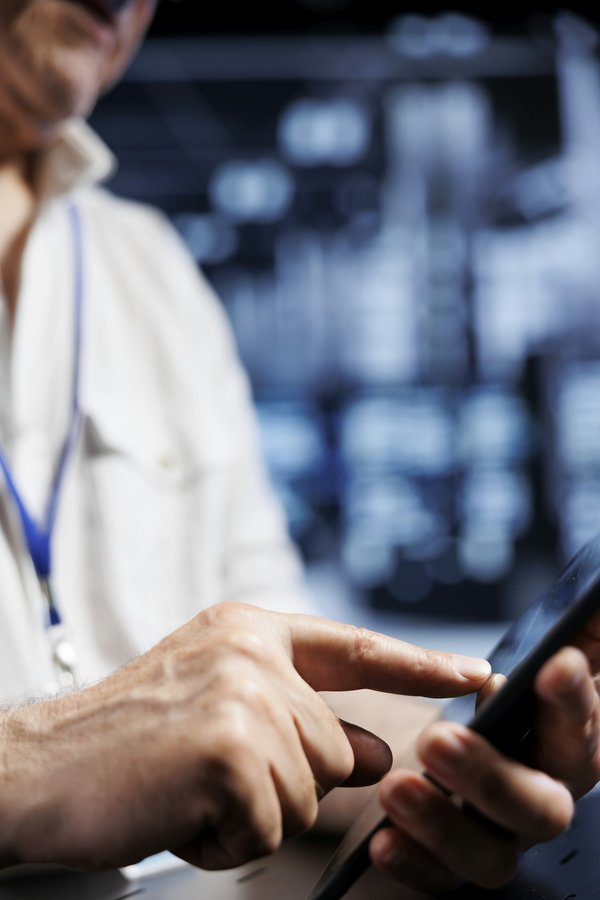 What are the necessary configurations to set up a secure VPN using a Netgear Orbi RBK752?